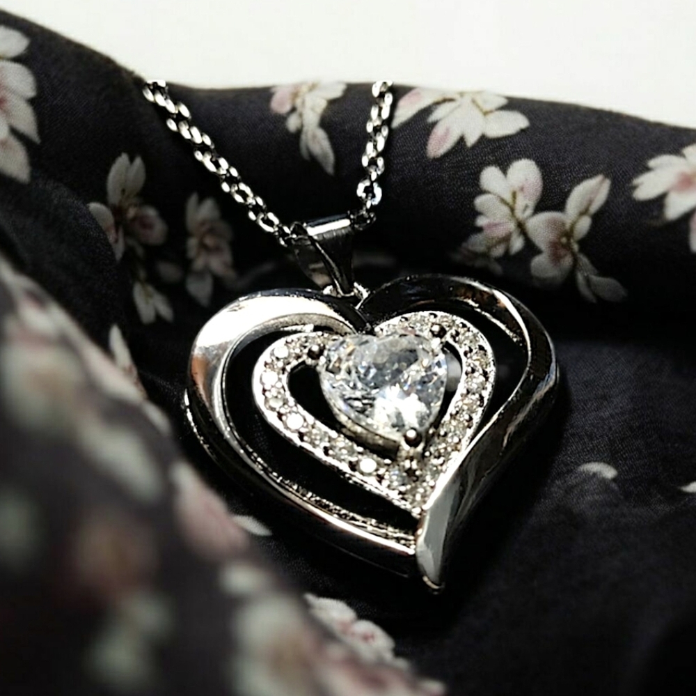 💙💎NEW Silver Heart Pendant Necklace